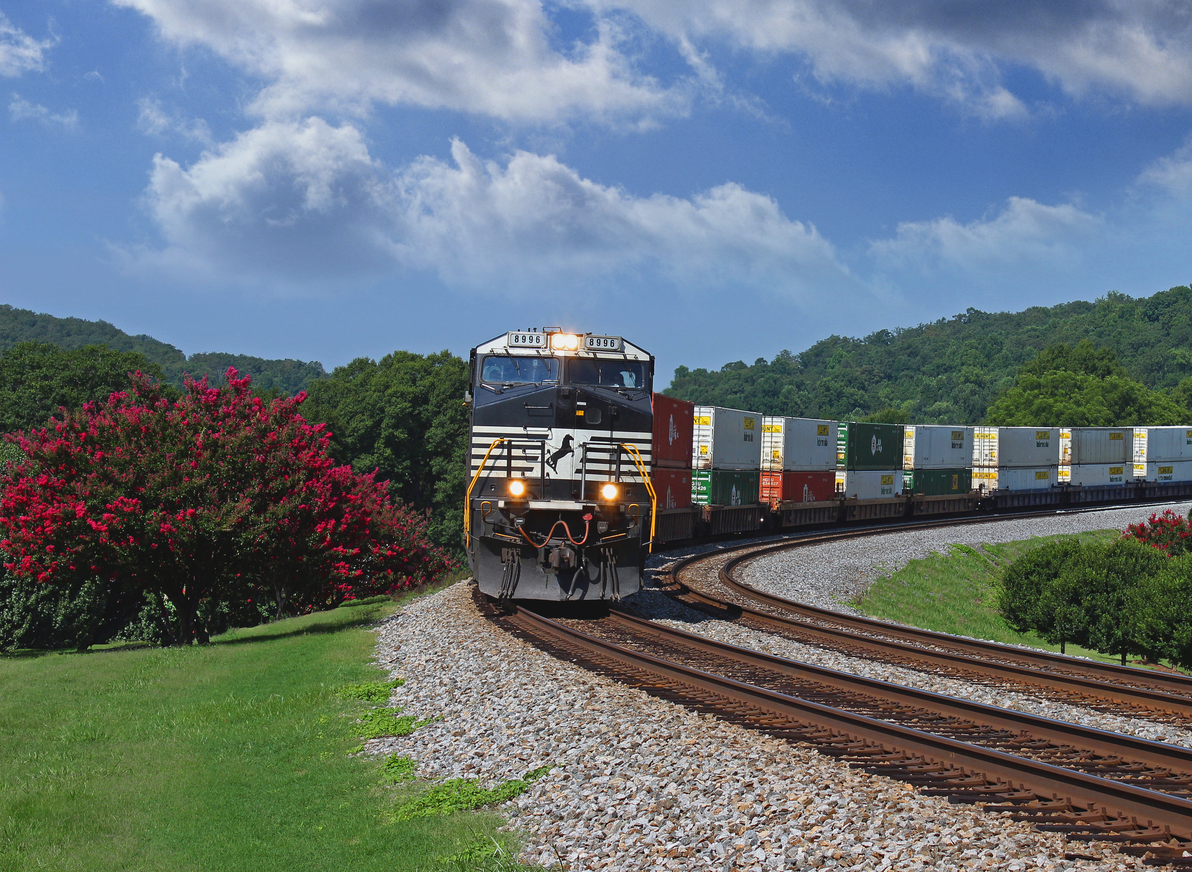 Norfolk Southern Intermodal Train – Cramerton Curve; Cramerton, North Carolina